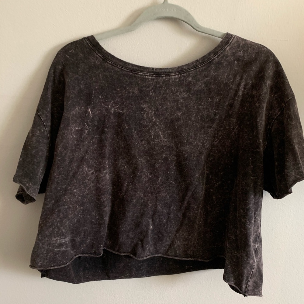 Short sleeved crop top